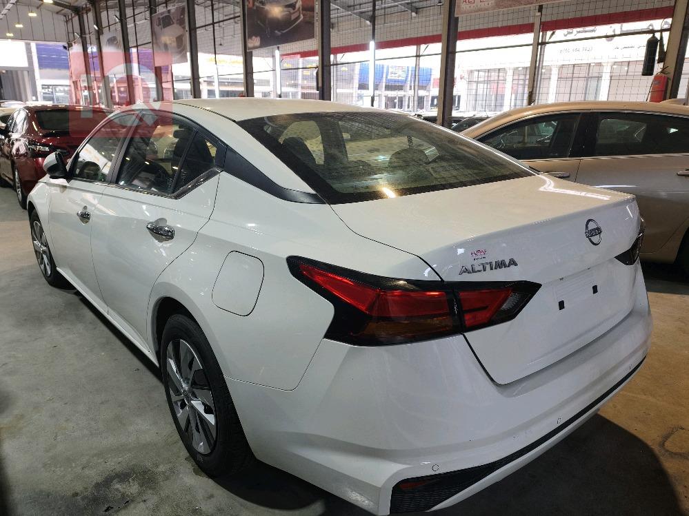 نيسان ألتيما